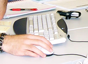 Teclado, rat�n y tel�fono m�vil