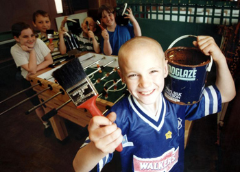 Azprensa. Ni�os con futbolin y pintura