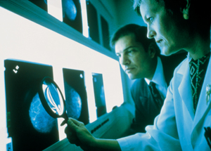 Astra Zeneca. Examen de mamografias.