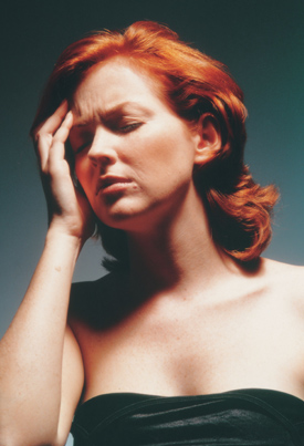 Astra Zeneca. Mujer joven con cefalea.