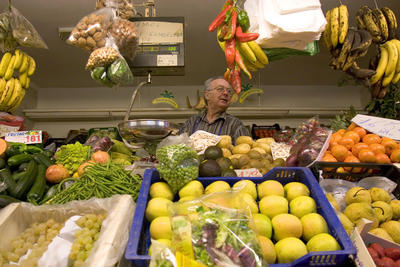 Puesto en el marcado de frutas y verduras.