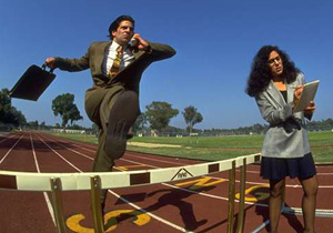 Ejecutivos en una pista de atletismo